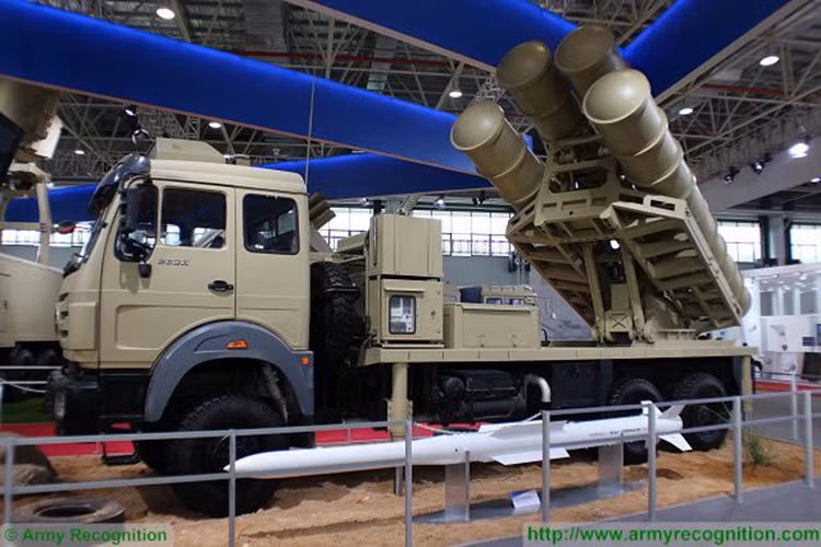 Tên lửa có độ cơ động rất tốt, khả năng chịu quá tải lên đến 38G, nó được dẫn hướng bằng cơ chế kết hợp quán tính, cập nhật tham số mục tiêu pha giữa và radar chủ động giai đoạn cuối. Đầu đạn phân mảnh của DK-10A có trọng lượng 20 kg. Nguồn ảnh: Army Recognition.