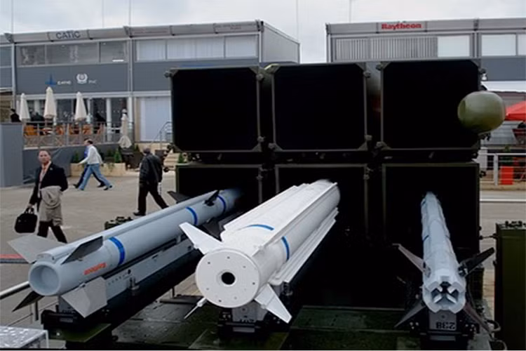 Gần đây Mỹ còn giới thiệu phiên bản tên lửa đất đối không sửa đổi từ đạn AIM-9X để trang bị cho SLAMRAAM, khiến độ linh hoạt của tổ hợp lên cao rất nhiều. Nguồn ảnh: Secret Projects.