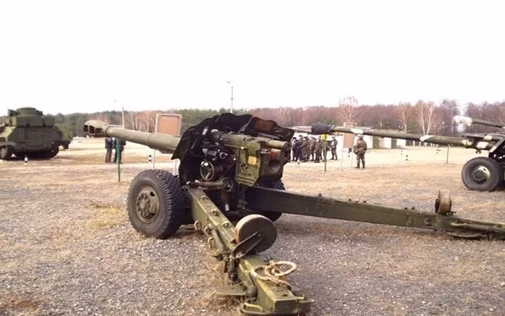 Thế hệ "đàn anh" D20 của Liên Xô.