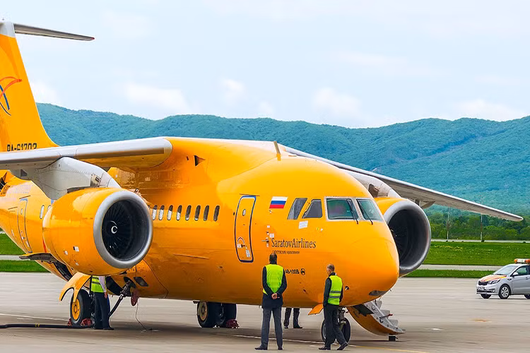 Và không phải tự nhiên mà có tới hơn 90% số máy bay An-148 xuất xưởng hoạt động tại Nga, trong đó nhiều nhất vẫn là trong Bộ Quốc phòng Nga và sau đó là một số hãng hàng không nội địa của nước này, trong đó có cả hãng hàng không Saratov Airlines. Ảnh: The Sun.