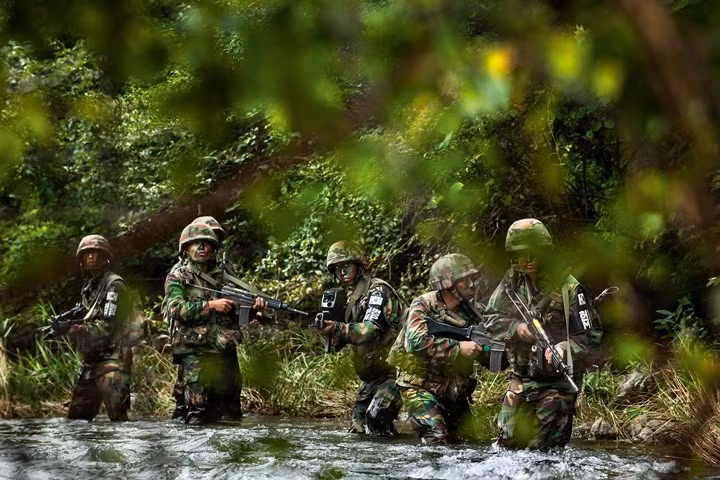 Binh sĩ Hàn Quốc trong một hoạt động tuần tra ở khu vực phi quân sự.