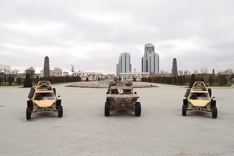 Dựa trên thông tin được đăng tải trên trang cá nhân của nhà lãnh đạo Chechnya, phương tiện chiến đấu mới của đặc nhiệm Nga có tên gọi là Chaborz M-6, là một mẫu xe chiến đấu vượt địa hình vũ trang do Trung tâm đào tạo lực lượng đặc nhiệm quốc tế của Nga thiết kế. Nguồn ảnh: defence.ru.