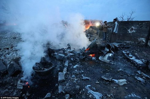 Mảnh vỡ của máy bay Su-25 bị bắn hạ tại Syria. Ảnh: Daily mail.