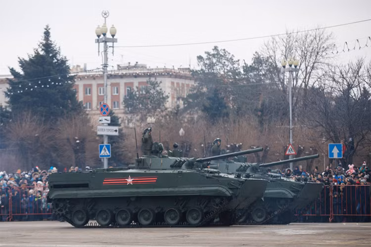 Xe chiến đấu bộ binh BMP-3 thuộc các đơn vị bộ binh cơ giới Nga tham gia diễu binh. Bộ Quốc phòng Nga.