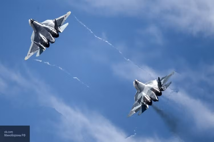 Nếu thông tin Su-57 tham chiến tại Syria là thật thì đây sẽ là điều cực kỳ thú vị khi trên bầu trời Trung Đông, nơi quy tụ đầy đủ các dòng tiêm kích thế hệ 5 tiên tiến nhất thế giới hiện nay bao gồm Su-57, F-35 và cả F-22. Nguồn ảnh: Bộ Quốc phòng Nga.