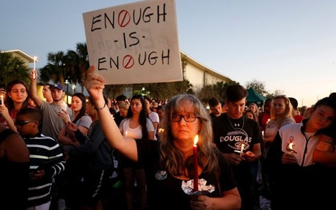 Cuộc biểu tình tại trường cấp 3 Marjory Stoneman Douglas. Ảnh: AP
