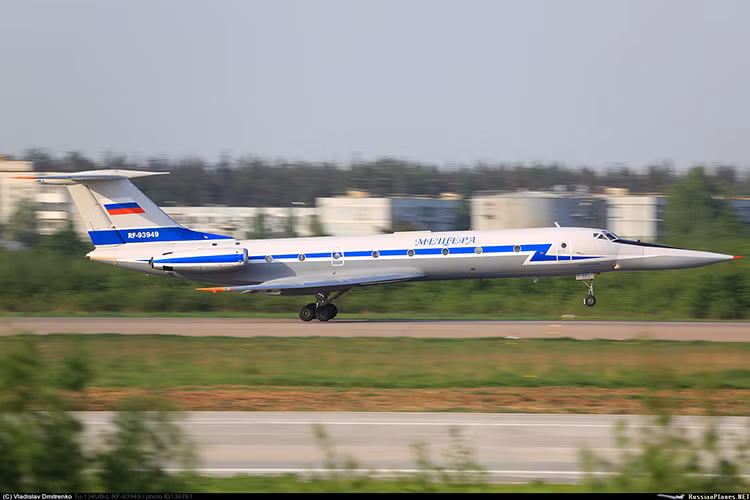 Bản thân nhà máy 407 có hơn 45 năm kinh nghiệm trong việc đại tu, sửa chữa hay nâng cấp nhiều dòng máy bay quân sự lẫn dân sự do Liên Xô chế tạo trước đây như Tu-134, Yak-40, Yak-42 và Yak-52, cũng như máy bay phương Tây, như Boeing, Airbus, và CRJ. Nguồn ảnh: russianplanes.net