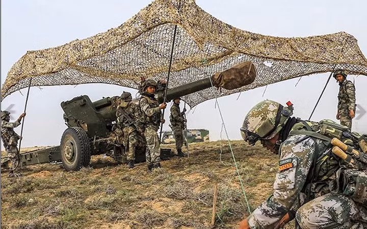 Với trọng lượng 5,7 tấn, lựu pháo PL-66 có thể không vận bằng trực thăng.