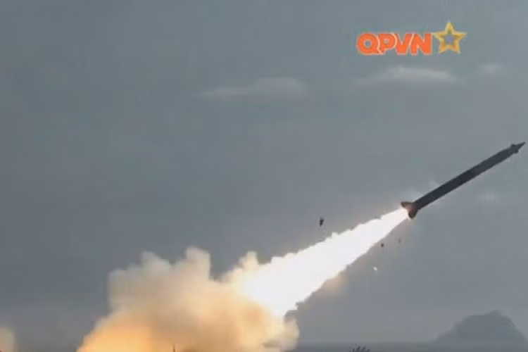 Hình ảnh một hệ thống pháo EXTRA Việt Nam trong đợt diễn tập bắn đạn thật trong thời gian gần đây. Nguồn ảnh: QPVN.