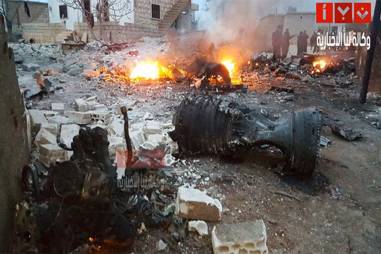 Cũng trong hôm 3/2, Không quân Nga đã thực hiện một loạt các cuộc không kích vào các vị trí của Mặt trận al-Nusra gần Saraqib nhằm trả đũa vụ bắn rơi máy bay nước này. Theo Bộ Quốc phòng Nga, đã có ít nhất 30 tay súng bị tiêu diệt. Nguồn ảnh: Qalaat Al Mudiq‏.