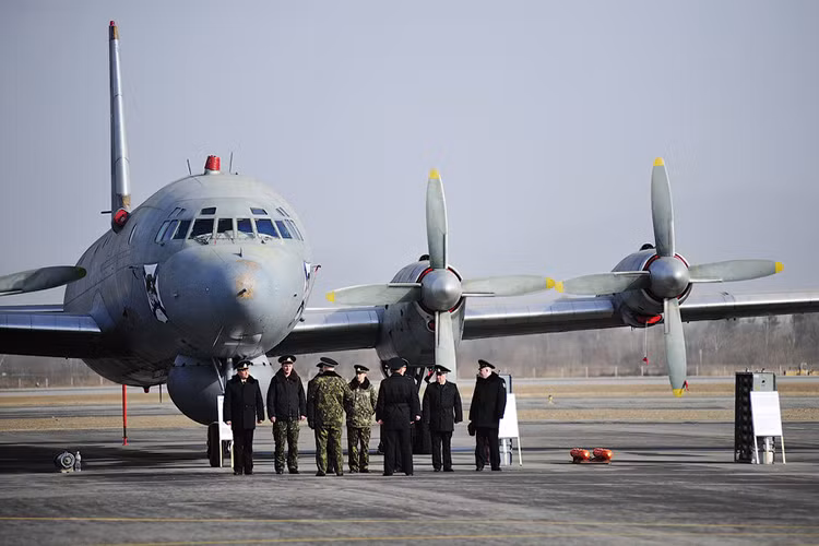 Hiện nay, Hải quân Nga đang tăng cường hiện đại hóa phi đội chống tàu ngầm thông qua việc sửa chữa và cải tạo các trang bị có sẵn, kết hợp với đó là các chương trình phát triển các dòng máy bay chống ngầm thế hệ mới và cả hai đều được thực hiện song song. Nguồn ảnh: Global Military.