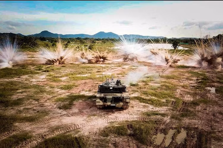 Bên cạnh đó tính năng của xe tăng VT4 còn được cho là tiệm cận với phiên bản Type 99G hiện đại nhất của Lục quân Trung Quốc và vượt xa loại VT2 - biến thể sửa đổi từ Type 96 đã từng rất thành công tại châu Phi với chiến công bắn hạ nhiều xe tăng T-72. Ảnh: asian-defence.