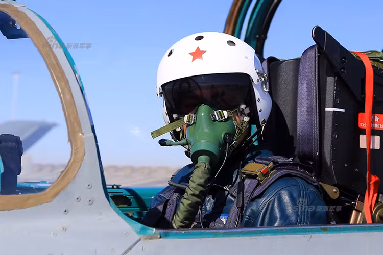 Thậm chí đây còn là mặt hàng xuất khẩu đắt khách của họ, vượt qua cả chiếc JF-17 Thunder mang nhiều kỳ vọng hay loại J-11/16 sao chép thiết kế của Nga. Nguồn ảnh: Sina.