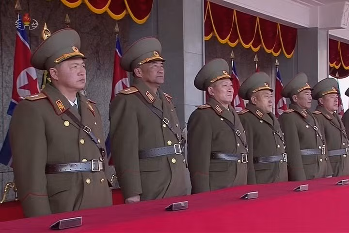 Nhóm tư lệnh cấp quân đoàn của Triều Tiên. Ngày thành lập quân đội nước này mới được thay đổi, chuyển từ 25/4 sang 8/2.