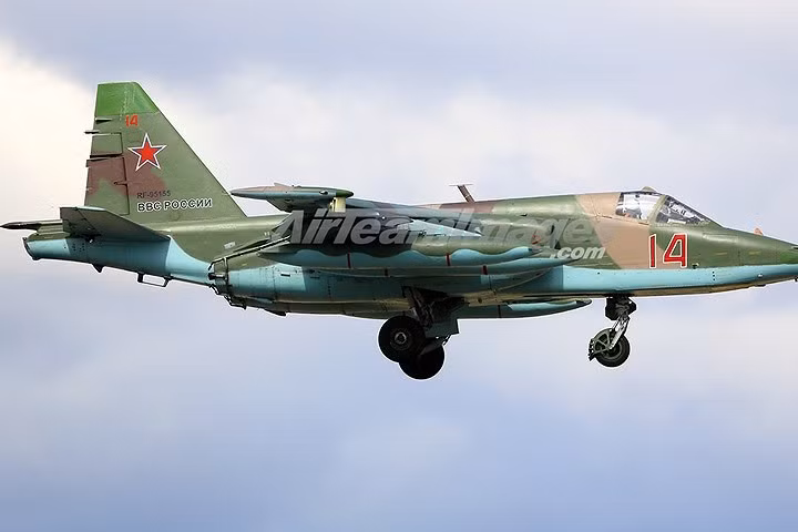 Ngoài ra, máy bay có các loại tên lửa chống tăng có dẫn đường, tên lửa dẫn đường bằng laser, tên lửa diệt hạm, tên lửa chống radar, và tên lửa không đối không.