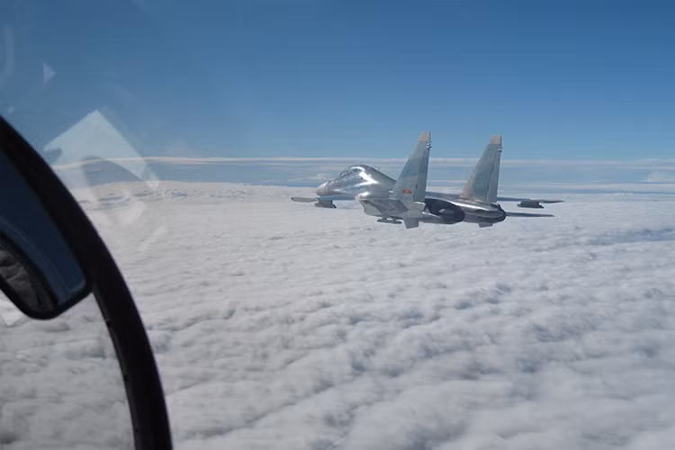 Su-30MK2 hiện là máy bay chiến đấu hiện đại nhất của Không quân Nhân dân Việt Nam. Tổng số lượng hiện có là 31 chiếc, ngoài ra còn có 4 chiếc thuộc phiên bản Su-30MK có tính năng tác chiến tương đương MK2. Nguồn ảnh: Báo Đồng Nai.