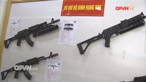 Súng trường tấn công STL-A1 cải tiến và súng tiểu liên STL-15 do Việt Nam chế tạo