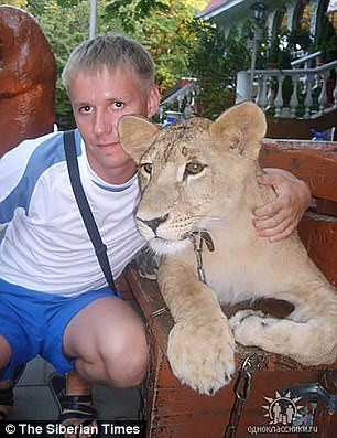 Thiếu tá Roman khi còn sống là một người điềm đạm và thông minh.