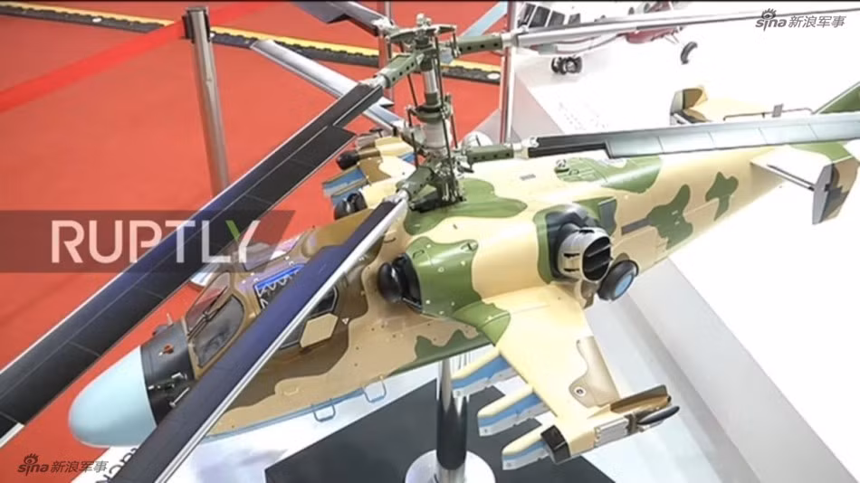 Chiếc Ka-52 được giới thiệu tại LIMA 2017 sơn màu rằn ri lạ, có vẻ phục vụ xuất khẩu tới các quốc gia ở châu Á. Nguồn ảnh: RT