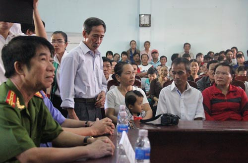 “Chung toi xin loi ong Nen, nhan dan Binh Thuan va ca nuoc”-Hinh-2