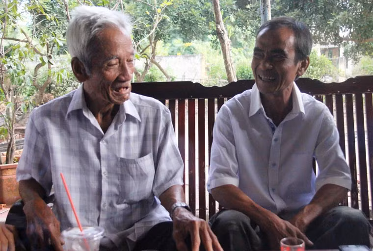 Nụ cười trên môi ông Nén trước giờ được minh oan.