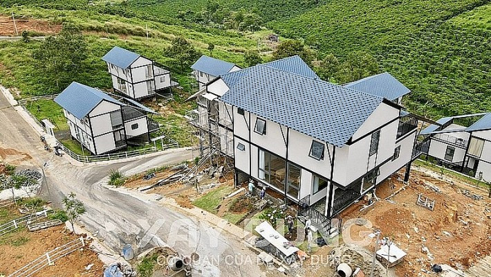 Theo UBND huyện Bảo Lâm, các thửa đất tại “dự án The Tropicana Garden 2” không phù hợp với quy định nông thôn mới do huyện Bảo Lâm phê duyệt nên không đủ điều kiện xây dựng nhà ở riêng lẻ ở nông thôn theo quy định. (Ảnh: Báo Xây dựng).