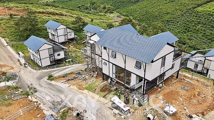Theo UBND huyện Bảo Lâm, các thửa đất tại “dự án The Tropicana Garden 2” không phù hợp với quy định nông thôn mới do huyện Bảo Lâm phê duyệt nên không đủ điều kiện xây dựng nhà ở riêng lẻ ở nông thôn theo quy định. (Ảnh: Báo Xây dựng).