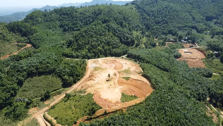 Tại thôn Động 2, có ít nhất 3 quả đồi bị "cạo trọc".