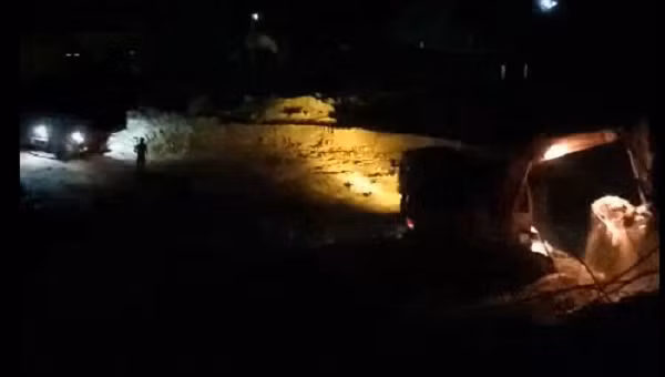 Bai 3 - “Dat tac” ngang nhien xe doi, khoet nui o xa Thanh Cong: Chu tich tinh Thai Nguyen chi dao nong-Hinh-2