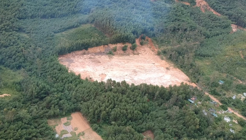 Công ty 706 có trách nhiệm nộp lệ phí cấp giấy phép khai thác khoáng sản, các khoản phí có liên quan theo quy định hiện hành; nộp tiền cấp quyền khai thác khoáng sản theo quy định; tiến hành hoạt động khai thác đất đồi làm vật liệu san lấp tại mỏ đất núi Hố Ao, theo đúng toạ độ, diện tích, mức sâu, trữ lượng, công suất theo quy định…