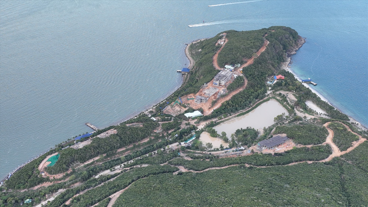 Theo kết luận, tuy doanh nghiệp thực hiện chương trình giám sát môi trường nhưng chưa thực hiện chương trình giám sát hệ sinh thái rạn san hô với tần suất 2 lần/năm. Chỉ sau khi có ý kiến của đoàn kiểm tra, chủ đầu tư mới ký hợp đồng với Viện Hải dương học Nha Trang để thực hiện chương trình giám sát hệ sinh thái rạn san hô. (Ảnh TMN/Lao Động).