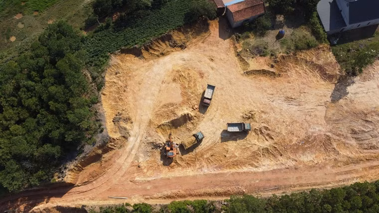 Bai 3 - “Dat tac” ngang nhien xe doi, khoet nui o xa Thanh Cong: Chu tich tinh Thai Nguyen chi dao nong