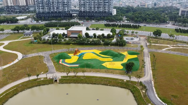 Công trình công viên Mễ Trì hiện là công viên lớn nhất của quận Nam Từ Liêm. Hiện công viên đang dần hoàn thiện để phục vụ nhu cầu của người dân trong khu vực.