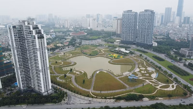 “Soi” tien do cong trinh cong vien lon nhat quan Nam Tu Liem