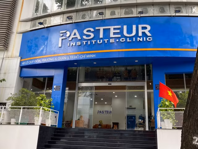 Tham my Pasteur bi tuoc giay phep, doi ten hoat dong chui... nhon luat?