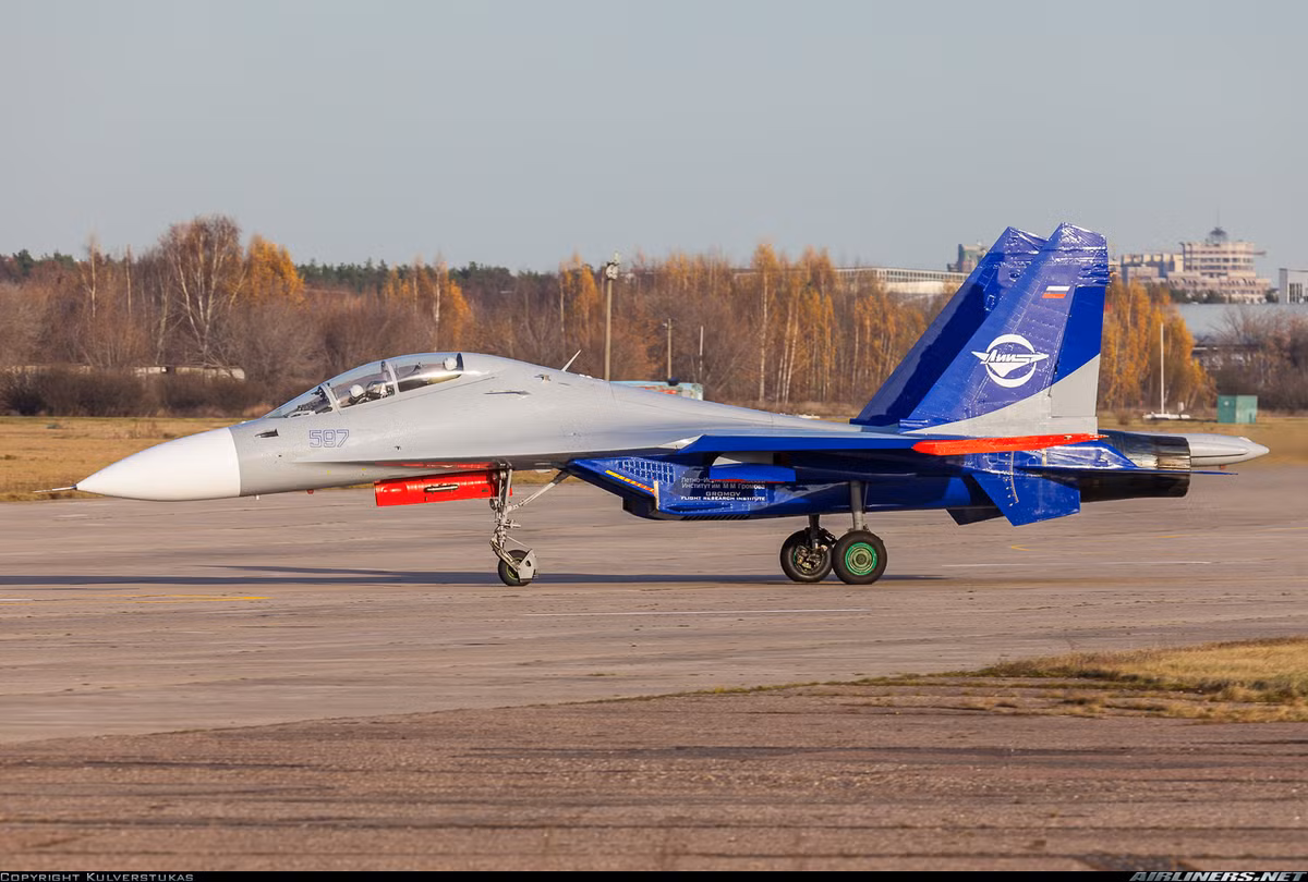 Không có nhiều thông tin về phiên bản này, có khả năng nó là mẫu thử nghiệm công nghệ, tính năng bay vì được biên chế cho Viện Nghiên cứu bay Gromov.