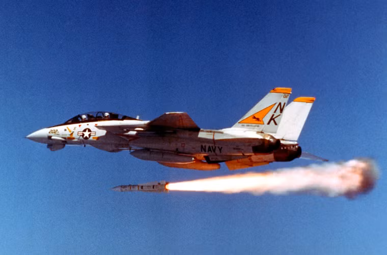 Theo một số tài liệu kỹ thuật, cách mục tiêu 11km, radar chủ động trên tên lửa sẽ tự kích hoạt và dẫn đường tên lửa tấn công mục tiêu.