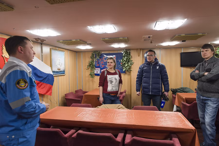 Bên trong phòng hội họp tàu ngầm tối tân nhất nước Nga trông khá đơn giản.