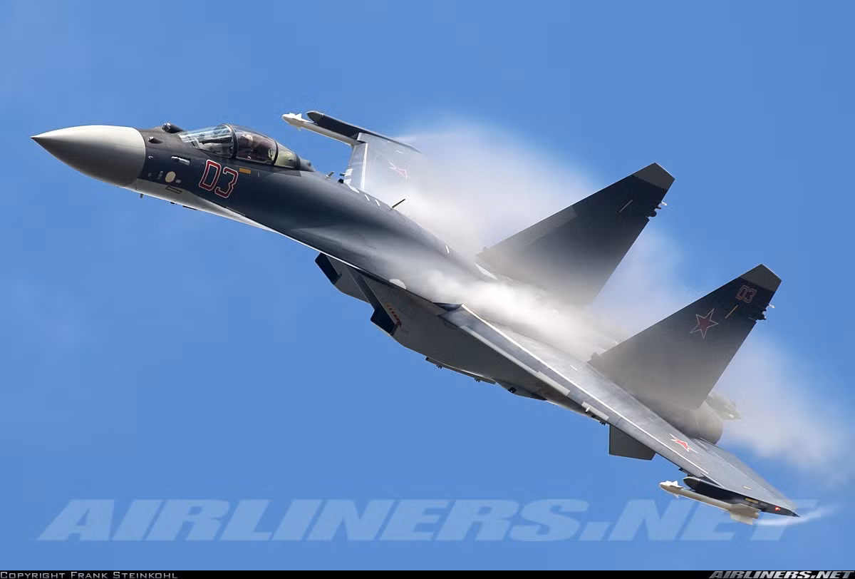 Đặc biệt hệ thống OLS-35 cho phép phát hiện được cả máy bay tàng hình F-22, F-35 thậm chí là B-2 cho phép Su-35S tấn công tiêu diệt chúng.