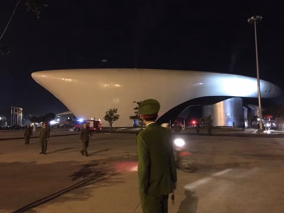 Lực lượng chức năng đã có mặt tại hiện trường ngay khi xảy ra sự cố.