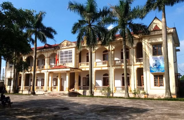 Trụ sở UBND xã Vạn Phúc.