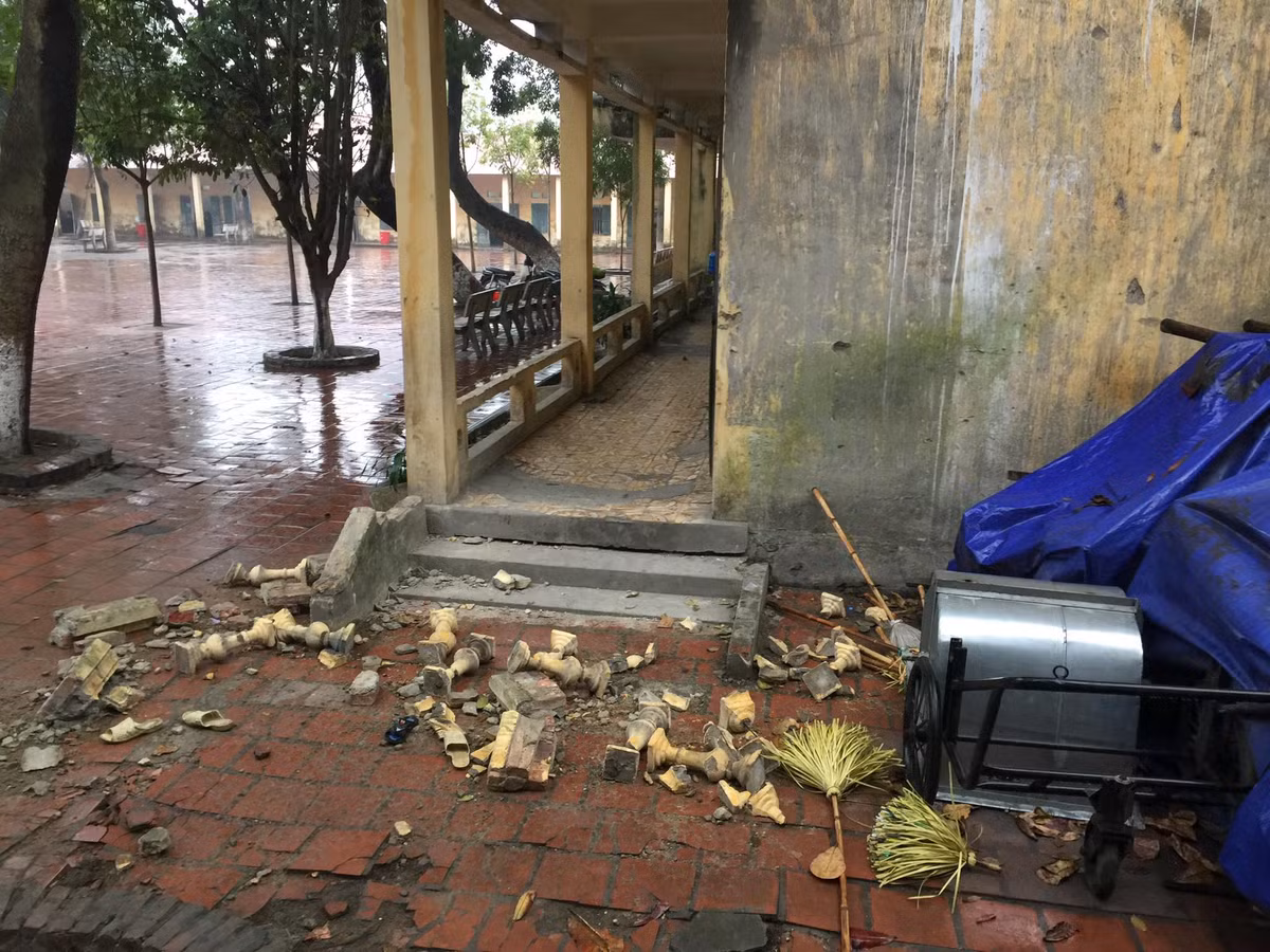 Hiện trường được giữ nguyên từ chiều qua tới nay.