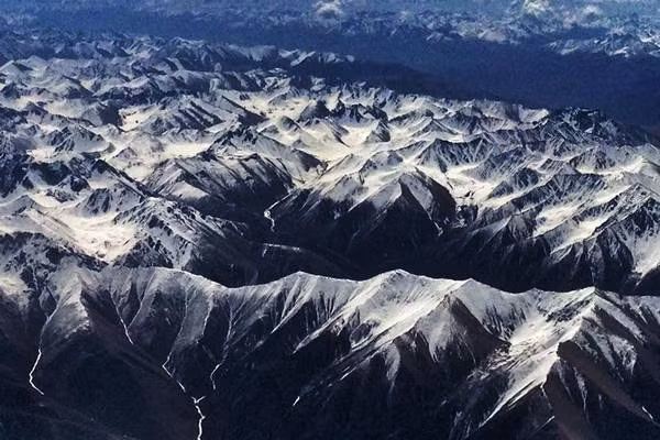 Ở giai đoạn cuối của quá trình tan chảy, sự thất thoát nước ở đất sẽ đạt tới độ khiến các hồ nước cạn nhanh. Quan sát từ vệ tinh và trên mặt đất chỉ ra xu hướng này đang mở rộng khắp khu vực đất đóng băng vĩnh cửu ở Bắc bán cầu, bao gồm cao nguyên Thanh Tạng.