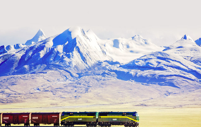 Đặc biệt, trên cao nguyên Thanh Tạng, nước băng từ lớp đất đóng băng, sông băng và hồ nước ngọt trên cao đổ vào 3 con sông dài nhất châu Á, là nguồn nước chính cho khoảng 20% dân số thế giới. Hơi ẩm từ hồ trên cao và suối cũng giúp duy trì hệ sinh thái đồng cỏ bán khô hạn.