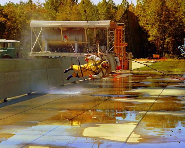 Giống như học đại học, các ứng viên phải lên lớp, học kiến thức chuyên môn về hoạt động của phi thuyền, tàu vũ trụ, robot…