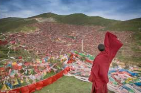 Tuy nhiên, nơi đây không cho phép người nước ngoài bước vào vì vị trí địa lý đặc thù và văn hóa Phật giáo.