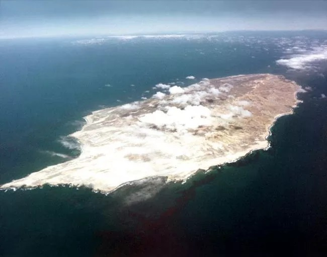 Những bằng chứng đã cho thấy rằng, câu chuyện về những người đàn ông da trắng đưa người phụ nữ cô đơn đến thành phố Santa Barbara và lý do cô đã ở lại hòn đảo vì một đứa trẻ sơ sinh bị lạc, sau đó bó bị chó hoang ăn thịt là hoàn toàn bịa đặt.