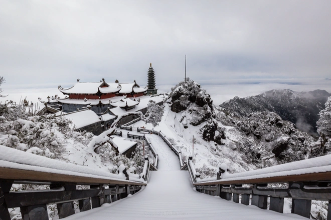 Ngoài địa danh Sa Pa (Việt Nam) còn có 9 điểm khác của các quốc gia khác được Thetravel.com gợi ý là điểm đến lý tưởng để ngắm tuyết rơi vào mùa đông này bao gồm: Nhật Bản, Hàn Quốc, Đài Loan, Mông Cổ, Indonesia, Israel, Dãy núi Hajar (Oman và Các Tiểu vương quốc Ả Rập Thống nhất), Jordan.