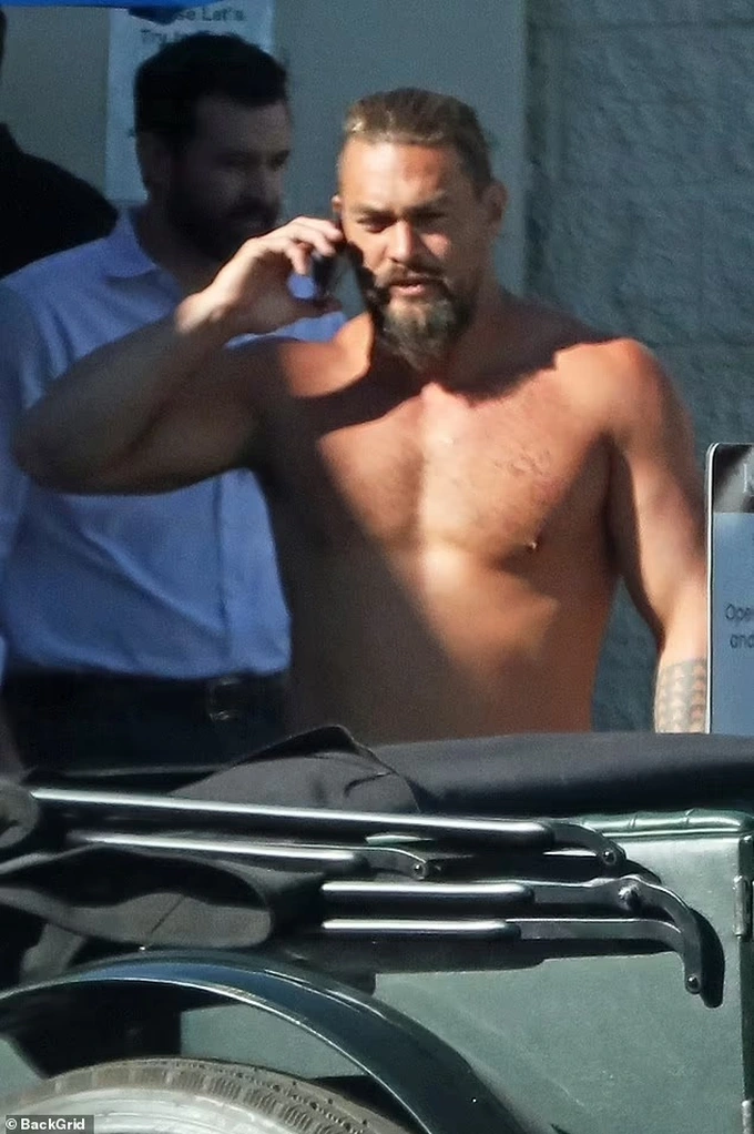 Người đàn ông đẹp trai nhất TG tuyên bố “không thích mặc quần áo nữa“ - Hình 3 Nguoi dan ong dep trai nhat TG tuyen bo “khong thich mac quan ao nua“-Hinh-3