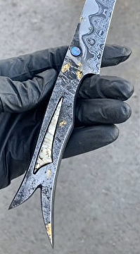 Nebula sẽ được bán đấu giá vào tháng 10 hoặc tháng 11 năm sau. Dare cũng hy vọng những nhà sưu tập sở hữu kho báu này sẽ trân trọng câu chuyện đằng sau Nebula và những vật liệu quý hiếm có nó, “biến nó thành vật gia truyền sẽ được truyền từ thế hệ này sang thế hệ khác”.